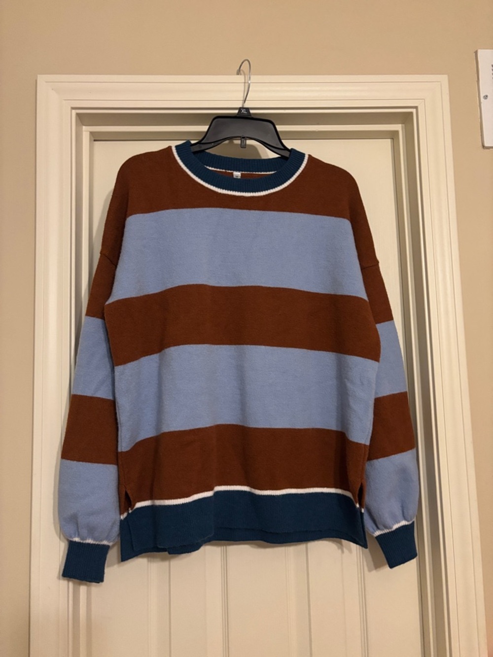 Women’s oversized Wide-Stripe Crewneck Sweater - Brown & Light Blue Medium